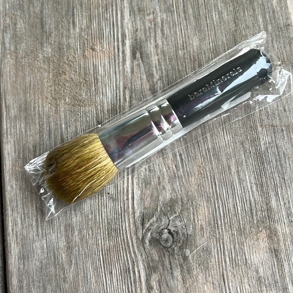 Bare Minerals Mini full flawless application brush and branded makeup bag - Picture 2 of 10